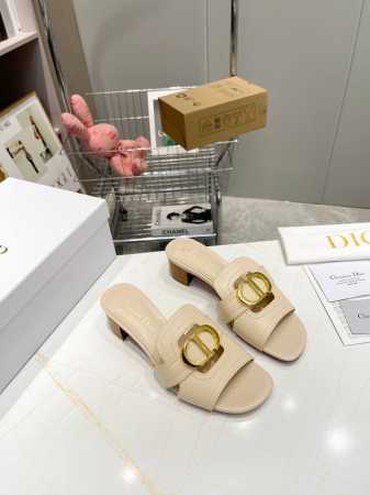 工厂p价 女装女鞋 运动原单 Dior迪奥 最新款上线 鞋面饰金属 Cd 标志突显版型 经典优雅的设计可与各式造型 非常极致完美的搭配 这个夏天不容错过的百搭单 - 点击图像关闭
