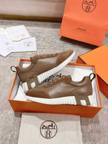 顶级版本2024ss Hermès 爱马仕 初秋新品情侣款 休闲鞋拼色设计MM风 超前时尚 简约高级 随意搭配 上脚非常轻便舒适鞋面：麂皮 牛皮内里：羊皮大底：