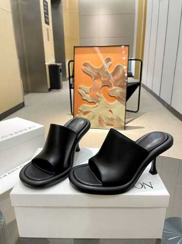 JW Anderson ] [ ]2024新款皮质玛丽珍高跟鞋已上线 ISN博主都在入手的Bumper 全新系列鞋履前卫蔓延、撞色圆形边饰为经典注入摩登基因 、