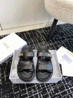 代购级Dior 迪奥夏季爆款魔术贴一字带平底凉拖鞋 Go原版复刻 高端定制 超耐看超百搭款 上脚非常舒适 超好穿 比香奶奶款还香 鞋面：原版开模布料 五金：原版