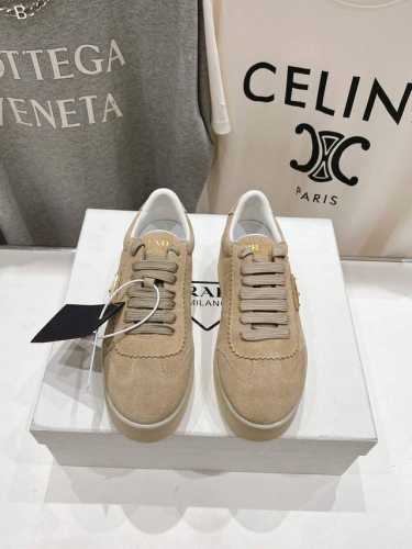 高版本出厂 prada 普拉达 25ss新款系带厚底小白鞋休闲运动鞋这款运动鞋延续经久不衰的轮廓，是新款经典单品采用小牛 精心制作， 提升格调 款式轻盈，四季皆