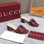 gucci高品质Gg镂空方头平底拖鞋 糖果色Gg精品拖鞋 专柜原版开模精心制作 匠心铸造经典 从为品牌注入荣光的20世纪七十年代典藏设计中汲取灵感 互扣式双G镂