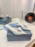 工厂价 Prada 普拉达 2024 专柜走秀款尖头凉鞋 对折舌 高跟 早春走秀款！ 鞋面：高定制开边珠面料 内里：进口水染羊皮 大底：原版意大利真皮大底 跟高