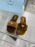 270市场顶级版2670Ss Prada普拉达三角标 顶级品质 集优雅知性复古可爱于一身 鞋面：原版真丝面原版五金扣 内里：小羊皮里 原版 意大利真皮大底 50