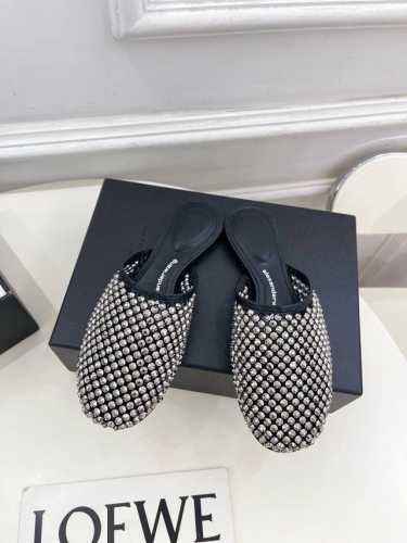 Alexander Wang 亚力山大王 2025春夏新品 大王水钻面网包头穆勒拖鞋 在欧美街拍中出境率超高 Ins也是火了一把 这款具有独特风格的情侣款 调鞋