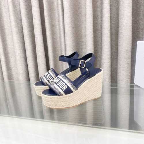 迪奥 Dior 2025春夏新款 Ivieta Dway 厚底脚环绑带拼色女鞋 Cd字母Logo立体刺绣草编坡跟圆头露趾凉鞋 材质:鞋面进口电绣高温水溶棉质科技