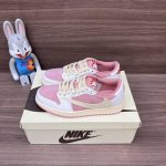 顶级版本Travis Scott X Jordan Air Jordan 1 舒适简约 防滑耐磨 低帮 复古篮球鞋 男女同款 粉红色。 码数：36-46 含半码