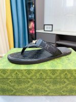 出厂价P Gucci-古奇 新品男士拖鞋，高端精品，牛皮材质，鞋面精致压花Logo装饰，精细做工，鞋底超软，休闲宽松舒适型，夏季必入哦！ Size：38-45