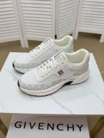 givenchy 纪梵希 新款 专柜同步 人手一双 不容错过 专柜买版 完全1:1 开模定制顶级版本 原版展示提供对比 让大货做到和原版0区别 实物和图片来见证