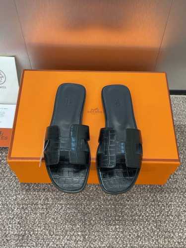 工厂p价p 爱马仕 Hermes 春夏经典款 Oran 拼色工字拖女鞋 H家平底圆头露趾果冻色凉拖鞋 材质：进口鳄鱼纹小牛皮+水染牛皮内里+意大利真皮大底 Si