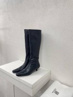 猫跟 高靴 Totême 法式浪漫 极简深口女鞋 深蓝色牛皮 北欧简约设计 轻奢品牌 面料选用头层牛皮牛皮高端 舒适 内里选用牛皮内里 搭配弹力橡筋 简约设计