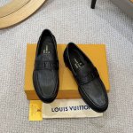 出厂价P 羊里 2025 Lv男士商务休闲鞋 纯手工打造 意大利进口牛皮 牛皮内里 更舒服 更贴脚感 码数: 38一44 可订45。46