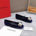 工厂P价P 最高版本 Ferragamo菲拉格慕 春夏新款蝴蝶结浅口女鞋 Sf标志性蝴蝶结五金钻扣平底单鞋 糖果色方头百搭芭蕾舞鞋 市面顶级版本 材质：面料10