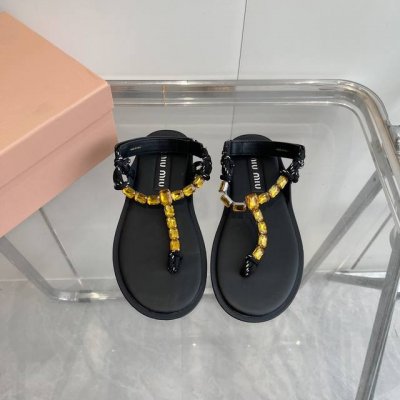 Miumiu 缪缪夹趾凉鞋 ss24夏季新品 经典百搭 深得海外时尚人士青睐 鞋面 牛皮 进口定制绳 内里 羊皮内里 垫脚: 牛皮垫脚 码数 35-40