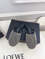 Alexander Wang 亚力山大王 2025春夏新品 大王水钻面网包头穆勒拖鞋 在欧美街拍中出境率超高 Ins也是火了一把 这款具有独特风格的情侣款 调鞋
