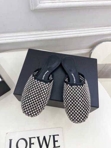 Alexander Wang 亚力山大王 2025春夏新品 大王水钻面网包头穆勒拖鞋 在欧美街拍中出境率超高 Ins也是火了一把 这款具有独特风格的情侣款 调鞋