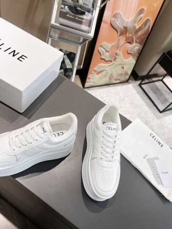冲量 Celine Ss 厚底小白鞋 这款Celine春夏的新品，非常百搭的绝对不会出错的一款，特别是在搭比较长的阔腿裤牛仔裤时效果非常好，可以很好的拉长比例。 - 点击图像关闭