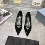 出厂价Ppp Prada 普拉达春夏新品，实力来袭！时髦百搭Nice单品，意大利专柜代购原版鞋开发，1比1照足原味复刻。今年的主题就是不被定义 通过简单简洁体现