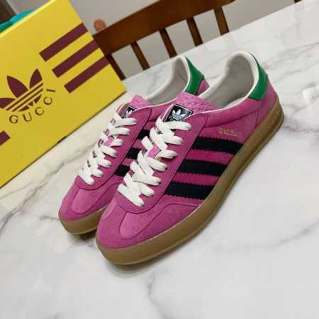 升级版 皮面、男款10 Gucci × adidas 三叶草联名德训鞋，经典三叶草 & 三条杠设计元素，凸显特色，休闲百搭，顶级版本 鞋面为牛反绒、牛皮、灯芯绒 - 点击图像关闭