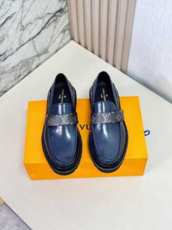 L家 顶级 Size:39-44 38.45可定制 Lv专柜最新原版正装皮鞋 代购级别 进口头层原版开边珠牛皮牛皮内里。原版大底 纯手工制作，细节决定品质！ - 点击图像关闭