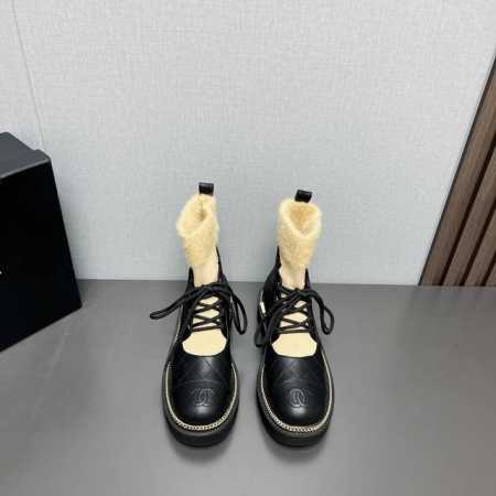 出厂 顶级版本 Chane*香家2024Vs秋冬新款靴子系列 圆头厚底短靴 新款上架这款厚底在欧美街拍中出境率超高，Ins也是火了一把，调鞋楦都调了一个月整体线 - 点击图像关闭