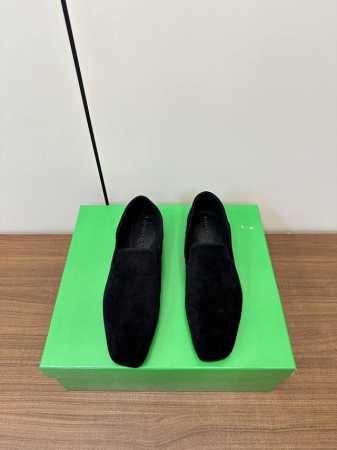 Bottegaveneta｜25款早春踩跟平底乐福鞋 时髦炸了更换设计师首秀奶奶鞋Bv开挂了，逆天爆款原版开发 低调到骨子里的编织豪门，时尚博主网红推荐大爱款魂 - 点击图像关闭