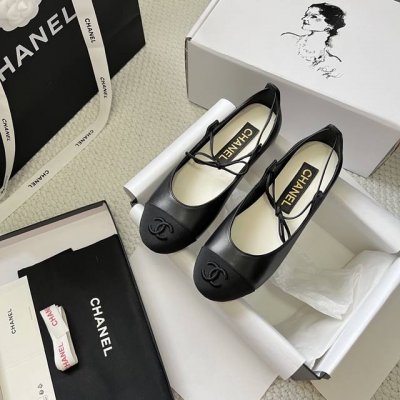 chane* chane* 小香25p春夏新品 绑带玛丽珍鞋 本年度最美玛丽珍鞋 无法抗拒的高级与优雅 无论是搭配牛仔裤百褶裙 还是穿去较正式场合都可以的 秋冬