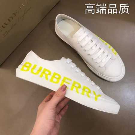 巴宝莉男士经典休闲帆布鞋，Ss最新版面，3D打印品牌logo装饰，经过三次打印固色，简约时尚英伦范儿，牛皮内里 脚感非常舒适！38 45 - 点击图像关闭
