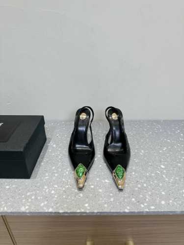 Saint Laurent 圣罗兰 25ss春夏新品 宝石尖头高跟鞋 凉鞋 单鞋 优雅大气高跟 淡淡的夏日里怎么少得了一双仙 各种小搭配起来 完全不挑脚型哦 通