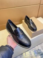 原单品质， 独家首发 古奇 ～独特现代正装皮鞋。专柜代购休闲鞋 意大利进口原版皮，牛里 拒绝脱色磨脚 鞋底：原厂特供原版底，超酷 法国懒人风格设计 原单品质 超