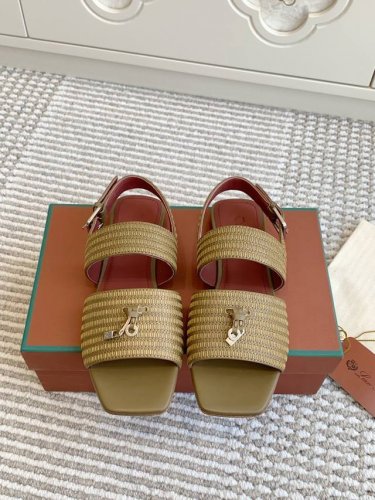 代购级 Loro Piana Lp Sprightly Charms系列凉拖鞋 罗马凉鞋 Sprightly Charms 凉鞋 以方形鞋头和鞋跟展现全新创意，
