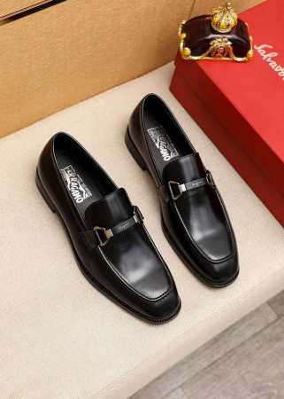商品商标：Ferragamo 菲拉格慕 休闲皮鞋 正码码数: 38-44 45.46订制 商品材料：精选 进口头层开边珠牛皮鞋面+奢华五金扣，进口水染牛皮内里。 - 点击图像关闭