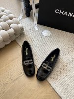 P380 Chanel 25C春季新款乐福鞋！ 顶级版本！新一季乐福鞋来啦~ 复古帅气还随性黑金两个颜色 都值得入 搭配完全无负担 鞋面牛皮 内里羊皮 真皮大底