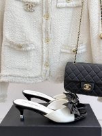 厂价 chane* 小香25C春夏新品蝴蝶结 高跟拖鞋 真的强烈推荐这一系列真的太美了 蝴蝶结设计上脚精致优雅 香家设计理念 总让我出乎意料的惊讶 鞋面采用原版