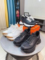 出厂价p Hermes 爱马仕 高端品质 原单鞋面：摔纹小牛皮、反绒小牛皮、鞋身车缝H图腾，大底：超轻Tpu发泡 橡胶；双色成型大底，超高品控 做工精细：凸显