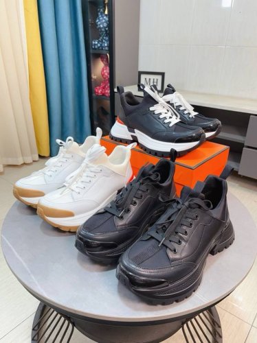 出厂价p Hermes 爱马仕 高端品质 原单鞋面：摔纹小牛皮、反绒小牛皮、鞋身车缝H图腾，大底：超轻Tpu发泡 橡胶；双色成型大底，超高品控 做工精细：凸显