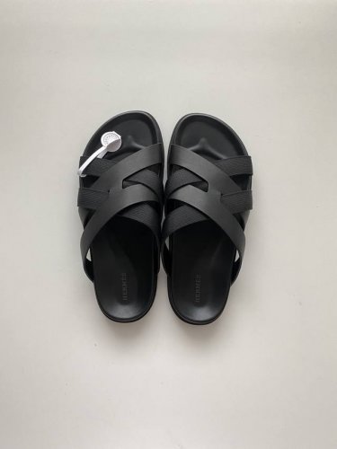 nappa小牛皮革机能凉鞋 以 H 标志性图案为灵感的交织鞋面打造休闲造型 可谓夏日良伴 码数 38-44 45.46.定制不退换