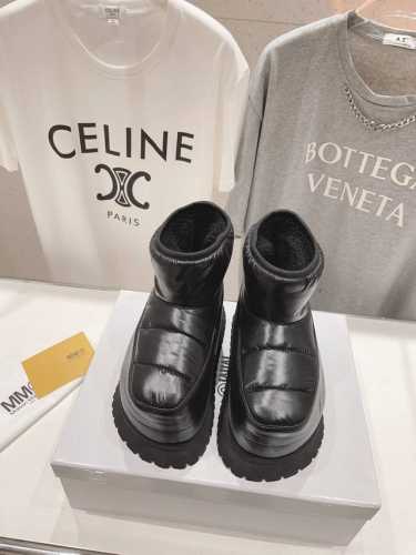 高版本出厂 MM6马吉拉厚底面包靴雪地靴 Maison Margiela 大热时尚风 慵懒风系列 粉色Mm6 Maison Margiela的实验性从功能主义的