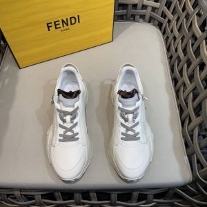 fend*Flow 男士休闲运动鞋｜搭配松紧带、侧拉链｜刻有F的波纹鞋底｜鞋跟饰有凸纹Fendi Flow字样｜高科技布料及蓝色和真皮混合材质｜装饰Lycra细