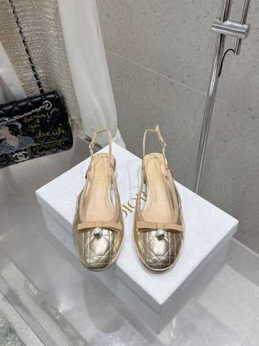 顶级版本 迪奥 Dior 2025春夏高定系列新款 Ballet 标志性电绣藤格纹低跟芭蕾舞女鞋 CD字母logo珍珠扣粗跟蝴蝶结凉鞋材质：进口金属羊皮 环保藤