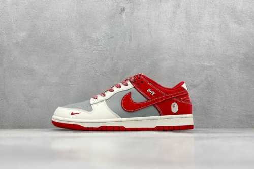400 現貨 终端放店 Xc版 Nike Sb Dunk Low X Bape 米灰红小钩满天星 纯原大厂出品 极力推荐 原装头层材料 独家版型蒸餾加工 帶來的
