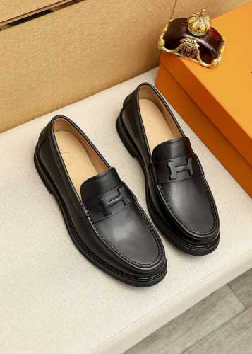 商品商标：HERMES 爱马仕 时尚休闲皮鞋 正码码数: 38-44 45订制 商品材料：精选 进口头层小牛皮鞋面+经典五金扣，进口牛皮内里。强烈立体视觉效果，