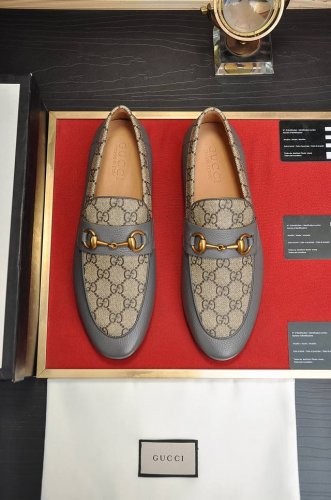 出厂价p 古奇 Gucci 高端牛里 新款Gucci* 顶级版本 古奇豆豆鞋 选用进口原版牛皮 内里头层舒适牛皮内里 原版耐磨橡胶大底 高品质精品 码数38-4