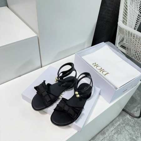 高品质出厂 ！顶级品质！原版打造！DIOR迪奥25春夏季新品罗马凉鞋百搭时尚优雅款流苏罗缎鞋面，正面饰以解构效果蝴蝶结，搭配同色调牛皮革系带点缀脚踝处，饰以两颗 - 点击图像关闭