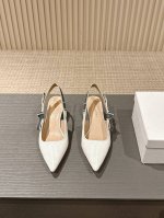 出厂 J‘Adior织带后空凉鞋 迪奥 Dior 2025 春夏新款冲孔女鞋 Toujours 刺绣字母Logo中跟蝴蝶结拼色凉鞋 市场顶级高端版本 材质：鞋面