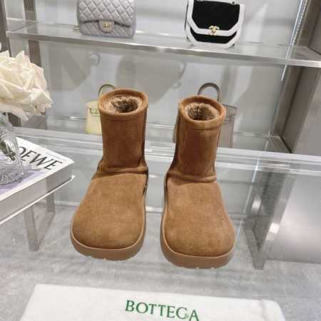 2024 Bv最新款雪地靴bottega Veneta 葆蝶家最新款舒适保暖度极高！ 内里:进口羊卷毛 鞋面:进口高丝光牛反绒 大底:Tpu发泡大底 颜色:黑灰 - 点击图像关闭