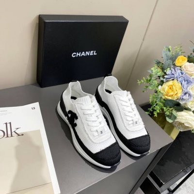出厂价pp Chanel 小香早春熊猫鞋系带运动鞋系列 专柜人气火爆款 专柜第一眼看到闭眼打包 作为非常Fashion的我肯定要入的 颜色都让我为之心动真的让我