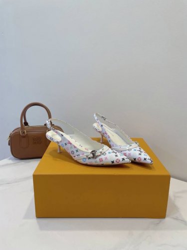 Lv 25S 新款新图案 潮流元素 彩色Monogram 浮雕印花 本季Waterfront 焕新回归 多种材质競选，经典花纹、牛漆皮、牛皮，羊皮内里垫脚，进口