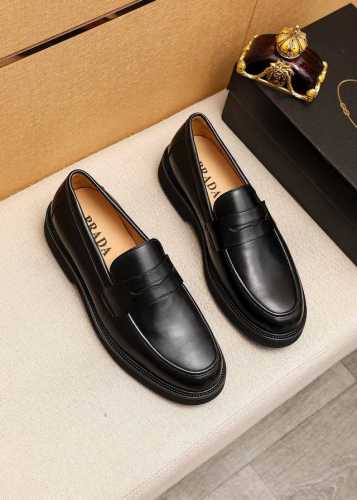 商品商标：Prada 普拉达 休闲皮鞋 正码码数: 39-44 38.45.46订制 商品材料：精选 进口头层小牛皮鞋面，进口水染牛皮内里。强烈立体视觉效果，发