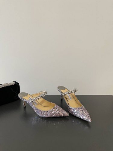 jimmy Choo 最高品质 最新经典钻石链条 格力特重工艺水晶半拖鞋单鞋 同步专柜 主打精致 舒适度休闲 甜美 无解风都轻松满足 Blingbling 迎面